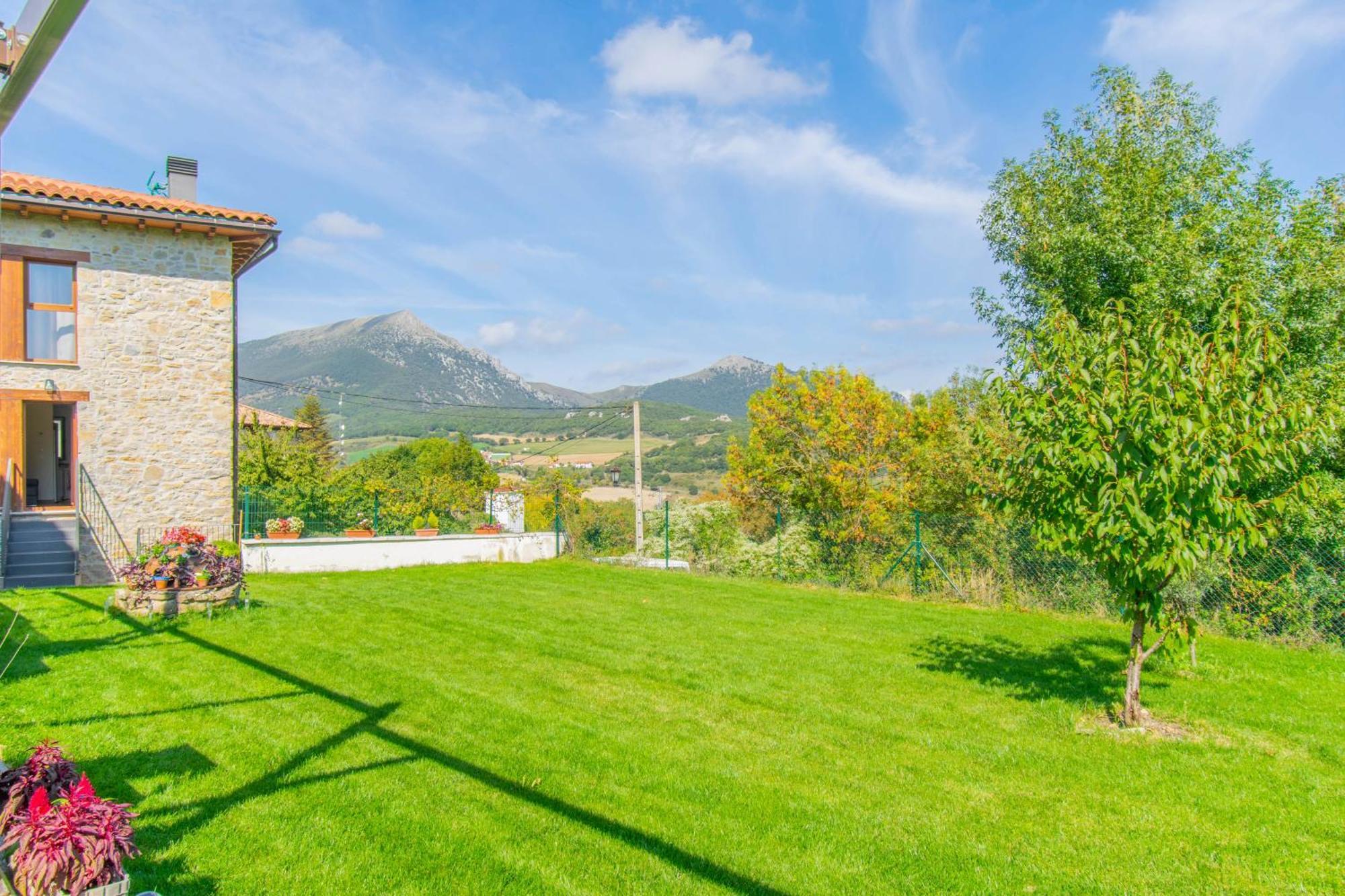 Acogedora Casa Rural Con Jardin Y Barbacoa Proxima A Pamplona Ilzarbe Exterior photo