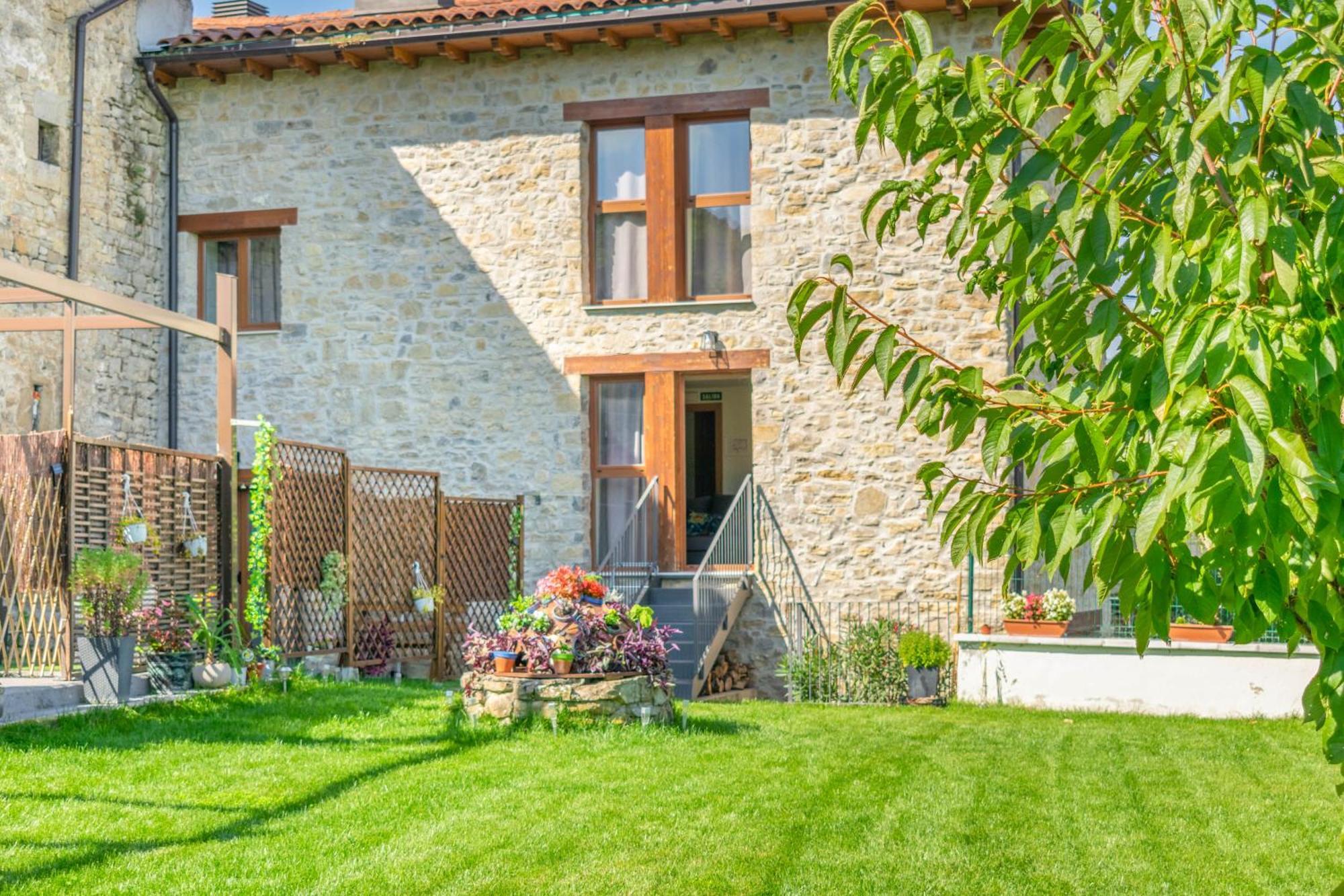 Acogedora Casa Rural Con Jardin Y Barbacoa Proxima A Pamplona Ilzarbe Exterior photo
